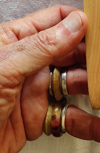 multiple rings on fingers